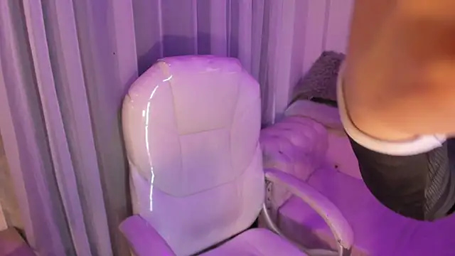 Snapshot of Pretty_Johnson_ chatting on February 7, 2026, 11:36 am Pretty Johnson online show from February 7, 2026, 11:36 am