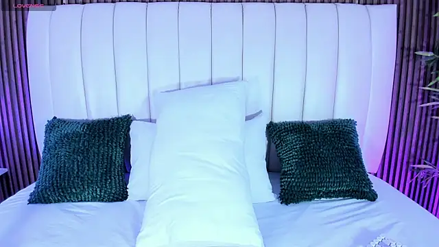 LauraCarther online show from February 26, 2026, 5:23 pm