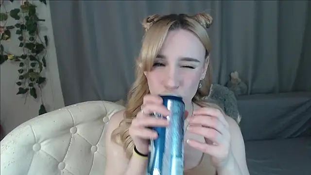 Snapshot of Mia__Kitty chatting on March 19, 2025, 3:09 am Mia Kitty online show from March 19, 2025, 3:09 am