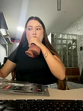 sophikinley online show from November 24, 2025, 9:31 am