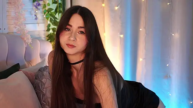 EvaMossi online show from April 13, 2026, 5:35 am