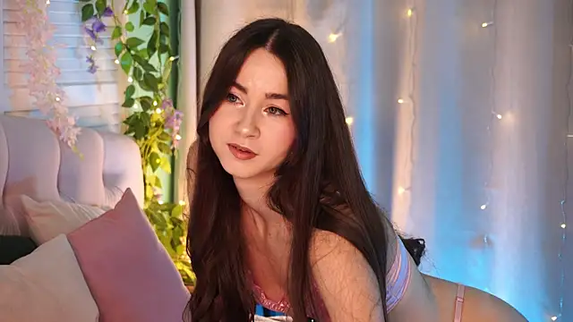 EvaMossi online show from April 14, 2026, 5:24 am