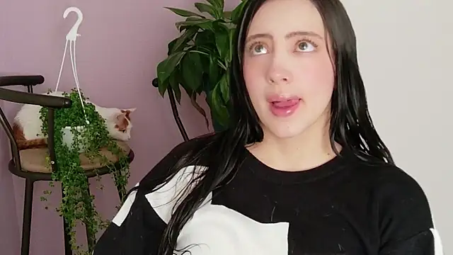 Rebbecawhite meow online show from April 5, 2026, 5:10 pm