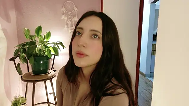 Snapshot of Rebbecawhite_meow chatting on May 19, 2026, 1:56 am Rebbecawhite meow online show from May 19, 2026, 1:56 am