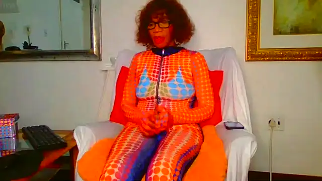 ModelZoee online show from November 17, 2025, 5:30 pm