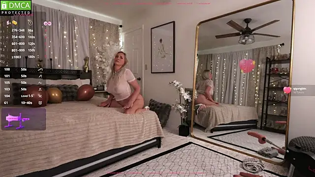 LoveMoScarlett online show from November 4, 2025, 5:45 pm