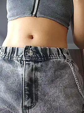 Miss-Dannie online show from December 16, 2025, 4:34 pm