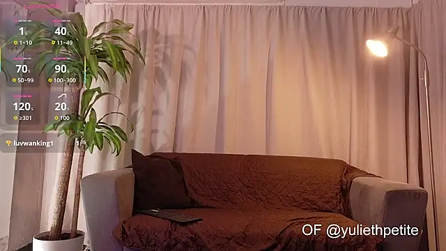YuliethPetite online show from November 17, 2025, 11:38 am