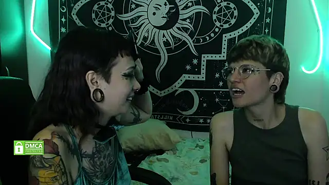 lovelockedlips online show from March 18, 2025, 5:52 am