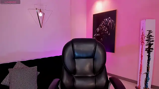 CandaseRussell online show from September 8, 2025, 8:08 pm