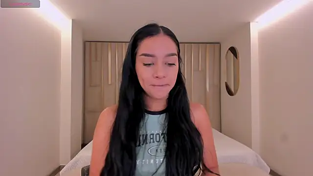 Snapshot of AmaliaCrus chatting on April 23, 2026, 8:11 pm AmaliaCrus online show from April 23, 2026, 8:11 pm