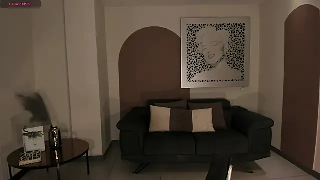 Snapshot of AmaliaCrus chatting on May 17, 2026, 5:42 pm AmaliaCrus online show from May 17, 2026, 5:42 pm