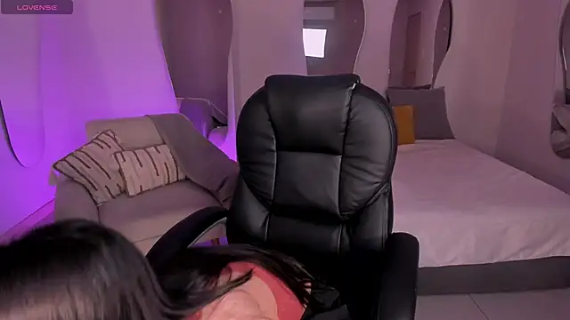 LarisaSmirnov online show from December 4, 2025, 4:00 am