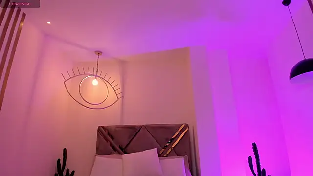 MaiaCollins online show from April 18, 2026, 7:58 pm