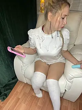 Nikusia online show from March 21, 2025, 4:07 pm