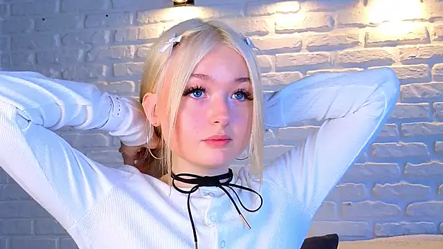 minigirl online show from March 18, 2025, 7:08 am