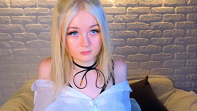 minigirl online show from March 21, 2025, 10:17 am