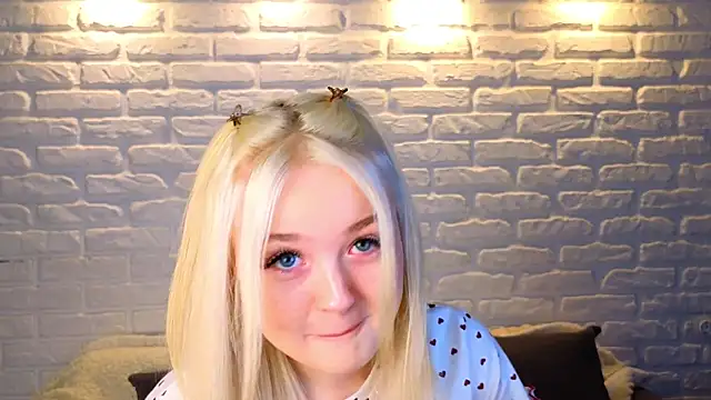 minigirl online show from March 23, 2025, 4:05 am