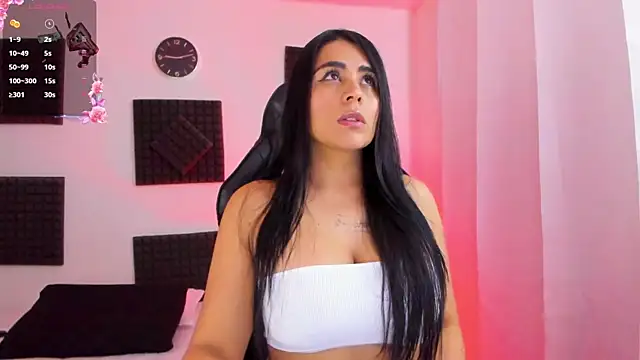 hannarusso online show from October 26, 2025, 2:12 pm