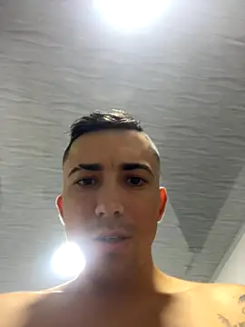 pareja curiosa19 online show from November 6, 2025, 1:28 am