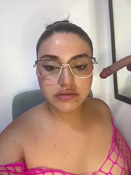 pareja curiosa19 online show from May 3, 2026, 1:33 am