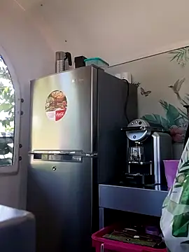 emiliemilf online show from March 1, 2026, 7:49 pm