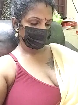 Snapshot of poojaa-rani chatting on November 20, 2025, 5:01 pm poojaa-rani online show from November 20, 2025, 5:01 pm