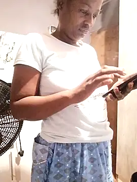 sexylira online show from September 22, 2025, 9:44 am