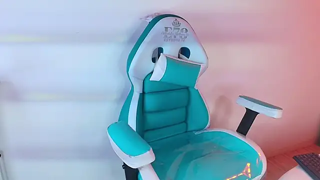 Lia adamsss online show from March 20, 2026, 3:33 am