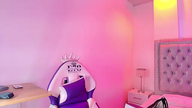 Lia adamsss online show from April 17, 2026, 4:04 am