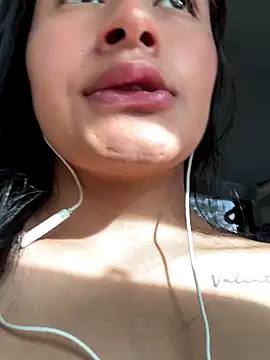 andrea gomes  online show from October 4, 2025, 12:47 pm