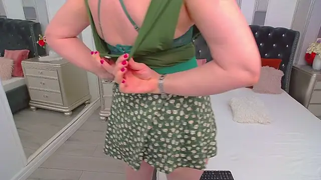 SuzzySun online show from January 14, 2026, 1:50 pm