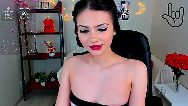 Snapshot of Kitti__ chatting on June 10, 2026, 1:28 am Kitti online show from June 10, 2026, 1:28 am