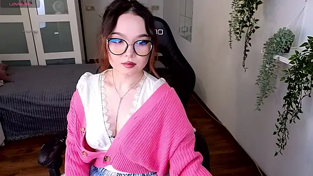 Snapshot of maddymystie chatting on March 17, 2025, 12:57 pm maddymystie online show from March 17, 2025, 12:57 pm