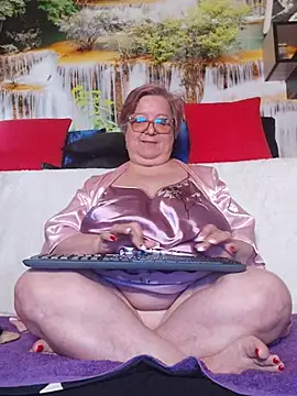 Snapshot of QueenPammy1 chatting on March 31, 2026, 8:37 am QueenPammy1 online show from March 31, 2026, 8:37 am