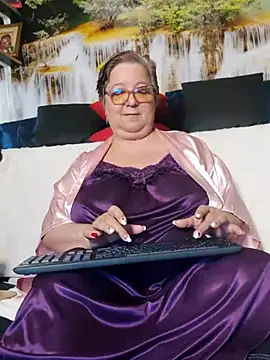 Snapshot of QueenPammy1 chatting on April 4, 2026, 5:38 am QueenPammy1 online show from April 4, 2026, 5:38 am