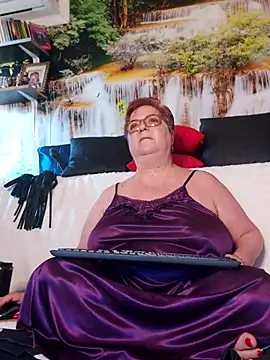 Snapshot of QueenPammy1 chatting on April 8, 2026, 5:40 am QueenPammy1 online show from April 8, 2026, 5:40 am