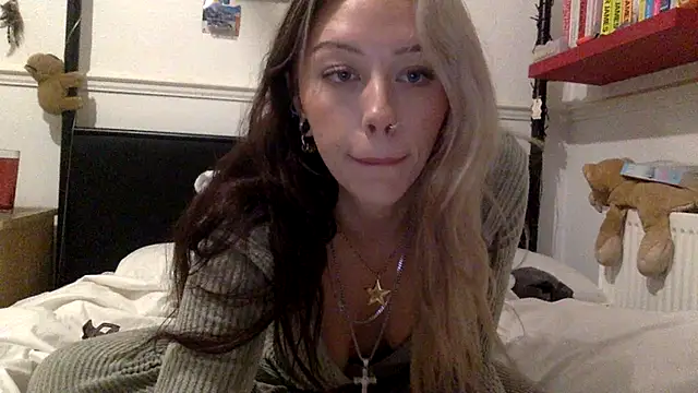 Snapshot of baddieinabenz chatting on October 14, 2025, 10:43 pm baddieinabenz online show from October 14, 2025, 10:43 pm