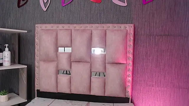 Thalia anderson online show from February 26, 2026, 3:44 pm