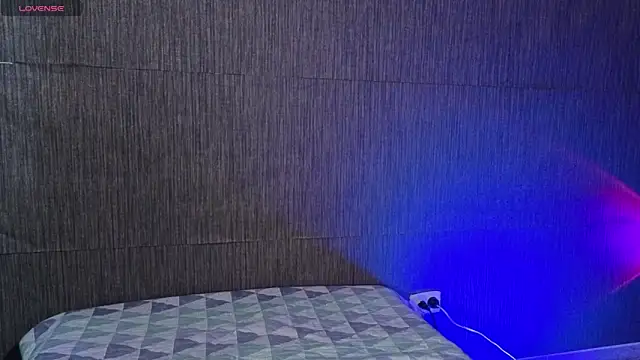 Thalia anderson online show from April 17, 2026, 4:04 am