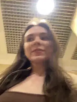 MilaBee online show from October 8, 2025, 9:40 am