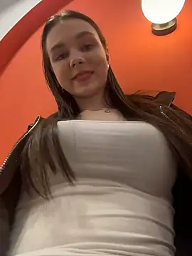 MilaBee online show from March 13, 2026, 11:17 am