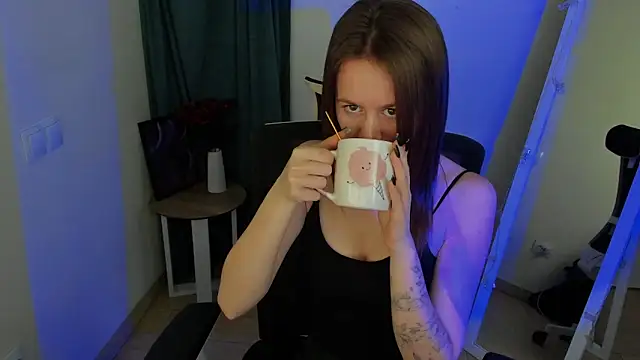 Catherine e online show from November 3, 2025, 9:48 pm