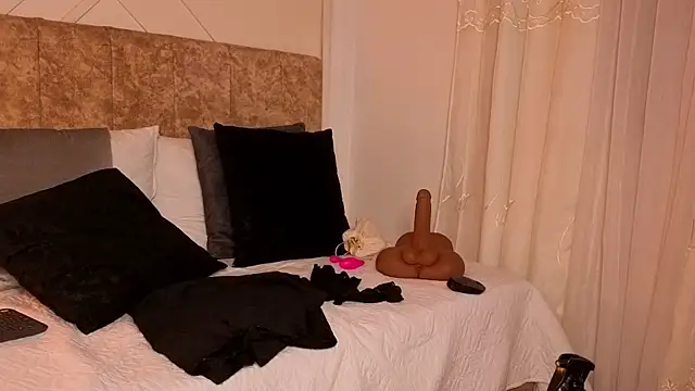 angelinarouse  online show from February 12, 2026, 3:45 am