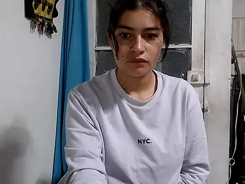 Snapshot of AlanaHotxx chatting on October 17, 2025, 7:11 am AlanaHotxx online show from October 17, 2025, 7:11 am