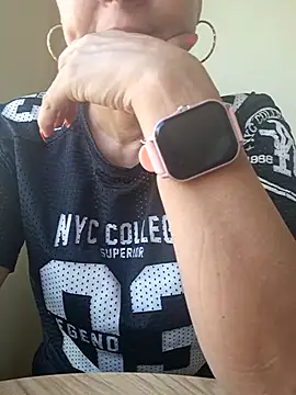 Amadamilf1980 online show from November 26, 2025, 2:18 pm