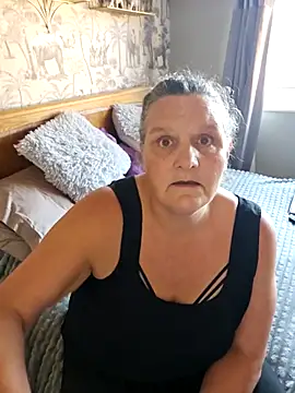 MissQueenBeex online show from September 16, 2025, 4:41 pm