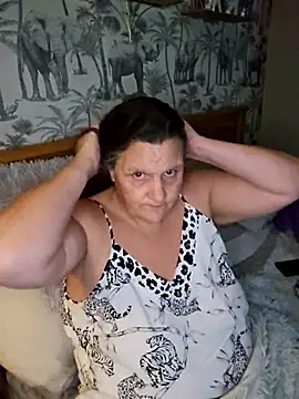 MissQueenBeex online show from November 2, 2025, 1:19 am