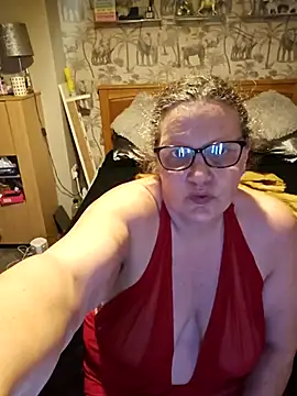 MissQueenBeex online show from March 8, 2026, 7:39 pm