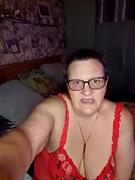 MissQueenBeex online show from March 17, 2026, 8:34 pm